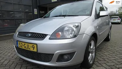 Occasion Ford Fiesta Futura 69 PK (50 kW) 2008 Grijs Hatchback