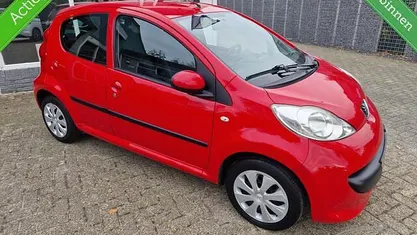 Rood Gebruikt 2007 Peugeot 107 Hatchback | € 1.850 (Eerlijke prijs)