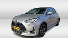 Grijs, metallic lak Gebruikt 2022 Toyota Yaris Hatchback | € 20.950 (Goede deal)