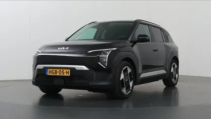Zwart Occasion 2025 Kia EV3 Advance SUV | € 35.835 (Eerlijke prijs)