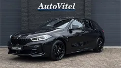 Zwart (metallic) Gebruikt 2022 BMW 118 M Sport Hatchback | € 25.945 (Eerlijke prijs)