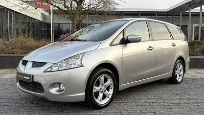 Grijs (metallic) Occasion 2008 Mitsubishi Grandis Intense MPV | € 1.950 (Eerlijke prijs)