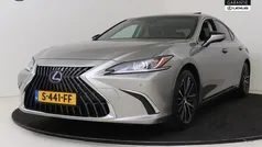 Grijs Gebruikt 2021 Lexus ES300H Sedan | € 43.950 (Eerlijke prijs)