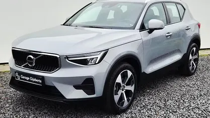 Grijs Gebruikt 2023 Volvo XC40 Core SUV | € 35.400 (Eerlijke prijs)