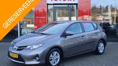Bruin Gebruikt 2013 Toyota Auris Hybrid Hatchback | € 11.900 (Eerlijke prijs)