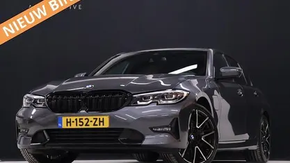 Grijs Gebruikt 2020 BMW 330 Sport Line Sedan | € 25.440 (Eerlijke prijs)