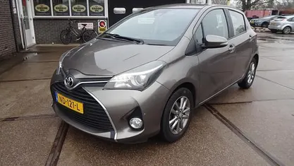 Grijs (metallic) Occasion 2017 Toyota Yaris Trend Hatchback | € 12.750 (Eerlijke prijs)