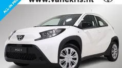 Wit Nieuw 2025 Toyota Aygo Play Hatchback | € 20.495 (Goede deal)