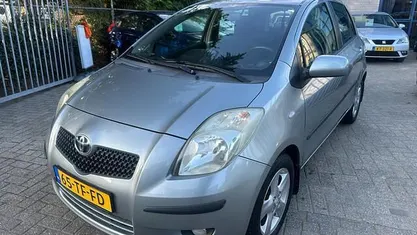 Occasion Toyota Yaris Luna 87 PK (63 kW) 2006 Grijs Hatchback