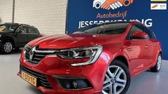 Rood, metallic lak Gebruikt 2019 Renault Mégane GrandTour LIMITED Stationwagen | € 14.500 (Super prijs)