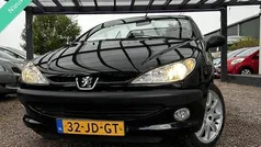 Zwart Gebruikt 2002 Peugeot 206 CC Cabriolet | € 1.699 (Eerlijke prijs)