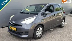 Grijs Gebruikt 2012 Toyota Verso-S MPV | € 5.950 (Eerlijke prijs)