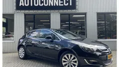 Zwart Gebruikt 2014 Opel Astra Hatchback | € 6.450 (Eerlijke prijs)