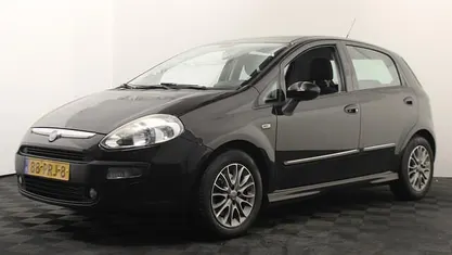 Zwart Gebruikt 2011 Fiat Punto Evo Dynamic Hatchback | € 1.450 (Eerlijke prijs)