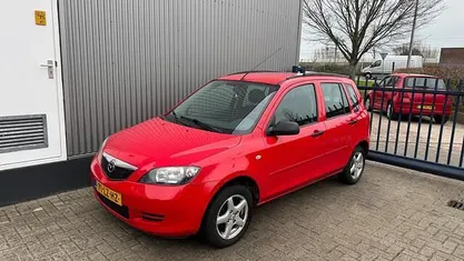 Rood Gebruikt 2003 Mazda 2 Exclusive MPV | € 1.395 (Eerlijke prijs)