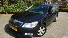 Zwart Gebruikt 2012 Skoda Octavia Ambition Stationwagen | € 1.899 (Super prijs)
