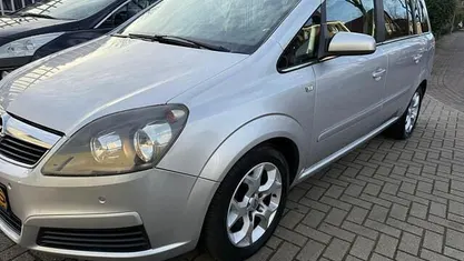 Grijs Gebruikt 2006 Opel Zafira Business MPV | € 2.750 (Eerlijke prijs)