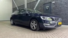 Blauw, metallic lak Gebruikt 2017 Volvo S60 Sedan | € 19.400 (Eerlijke prijs)