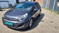 Grijs, metallic lak Gebruikt 2014 Kia Rio Hatchback | € 5.950 (Eerlijke prijs)