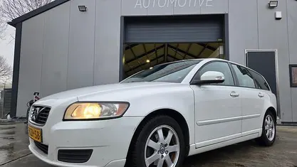 Wit Occasion 2010 Volvo V50 Kinetic Stationwagen | € 2.999 (Eerlijke prijs)