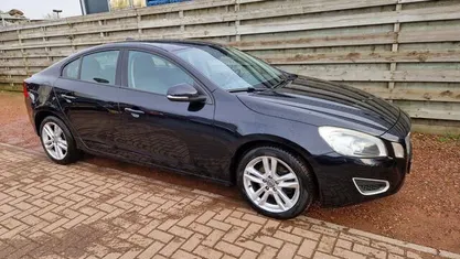 Occasion Volvo S60 Kinetic 150 PK (110 kW) 2011 Zwart, metallic lak Sedan