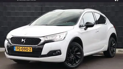 Wit (metallic) Gebruikt 2017 DS Automobiles DS4 Chic Hatchback | € 11.450 (Eerlijke prijs)