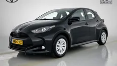 Zwart Gebruikt 2024 Toyota Yaris Hybrid Active Hatchback | € 23.445 (Eerlijke prijs)