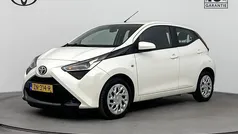 Wit Gebruikt 2019 Toyota Aygo X-play Hatchback | € 11.450 (Eerlijke prijs)