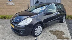 Zwart Gebruikt 2008 Renault Clio II Dynamique Hatchback | € 3.400 (Eerlijke prijs)