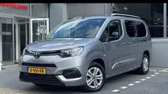 Grijs Gebruikt 2022 Toyota Proace Verso Active Stationwagen | € 29.900 (Eerlijke prijs)