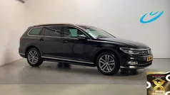 Zwart Gebruikt 2019 VW Passat Highline Stationwagen | € 23.750 (Eerlijke prijs)