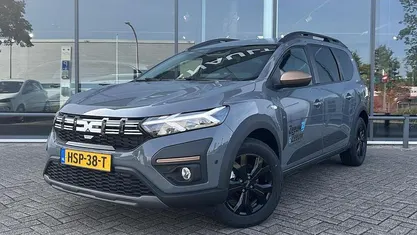 Gris urban Gebruikt 2025 Dacia Jogger Extreme MPV | € 28.935 (Eerlijke prijs)
