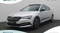 Zilver, metallic lak Gebruikt 2023 Skoda Superb Business Line Hatchback | € 36.900 (Eerlijke prijs)