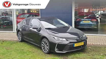 Zwart Gebruikt 2020 Toyota Corolla Sedan | € 21.900 (Eerlijke prijs)
