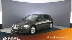 Grijs Gebruikt 2023 VW Golf VIII Life Hatchback | € 29.900 (Eerlijke prijs)
