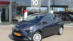 Grijs Gebruikt 2021 Toyota Aygo X-play Hatchback | € 11.495 (Eerlijke prijs)