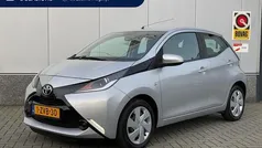 Gebruikt 2015 Toyota Aygo X-play Hatchback | € 10.990 (Eerlijke prijs)