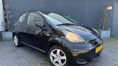 Zwart Gebruikt 2012 Toyota Aygo Comfort Hatchback | € 4.995 (Eerlijke prijs)