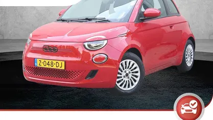 Gebruikt 2024 Fiat 500e Red Hatchback | € 17.980 (Eerlijke prijs)
