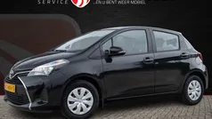 Zwart Gebruikt 2016 Toyota Yaris Hatchback | € 10.985 (Eerlijke prijs)