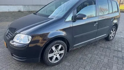 Zwart (metallic) Occasion 2005 VW Touran MPV | € 1.800 (Eerlijke prijs)