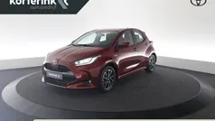 Rood Gebruikt 2021 Toyota Yaris Hybrid Hatchback | € 20.950 (Eerlijke prijs)