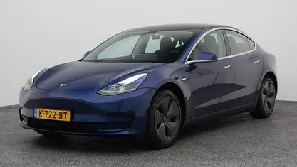 Blauw Occasion 2020 Tesla Model 3 Standard Range Sedan | € 17.250 (Eerlijke prijs)