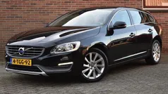 Zwart, metallic lak Gebruikt 2014 Volvo V60 Momentum Stationwagen | € 6.949 (Eerlijke prijs)