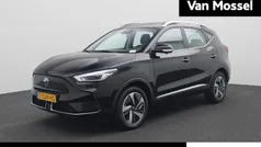 Zwart, metallic lak Gebruikt 2023 MG ZS Luxury Sedan | € 21.444 (Eerlijke prijs)