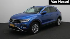 Blauw Gebruikt 2024 VW T-Roc Edition SUV | € 29.900 (Eerlijke prijs)