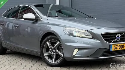 Grijs (metallic) Gebruikt 2015 Volvo V40 R-Design Hatchback | € 7.995 (Eerlijke prijs)