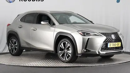Grijs Occasion 2019 Lexus UX 250h Sport Line SUV | € 26.990 (Eerlijke prijs)