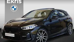 Zwart Gebruikt 2024 BMW 118 Shadowline Hatchback | € 32.900 (Eerlijke prijs)