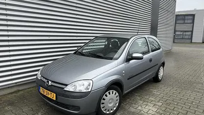 Grijs Occasion 2002 Opel Corsa Comfort Hatchback | € 1.295 (Eerlijke prijs)
